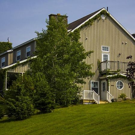 Chanterelle Inn & Cottages Featuring Restaurant 100 Km North River Bridge Exterior foto