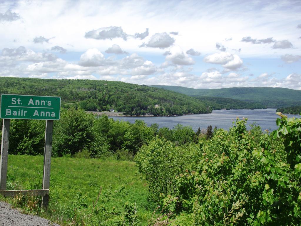 Chanterelle Inn & Cottages Featuring Restaurant 100 Km North River Bridge Exterior foto