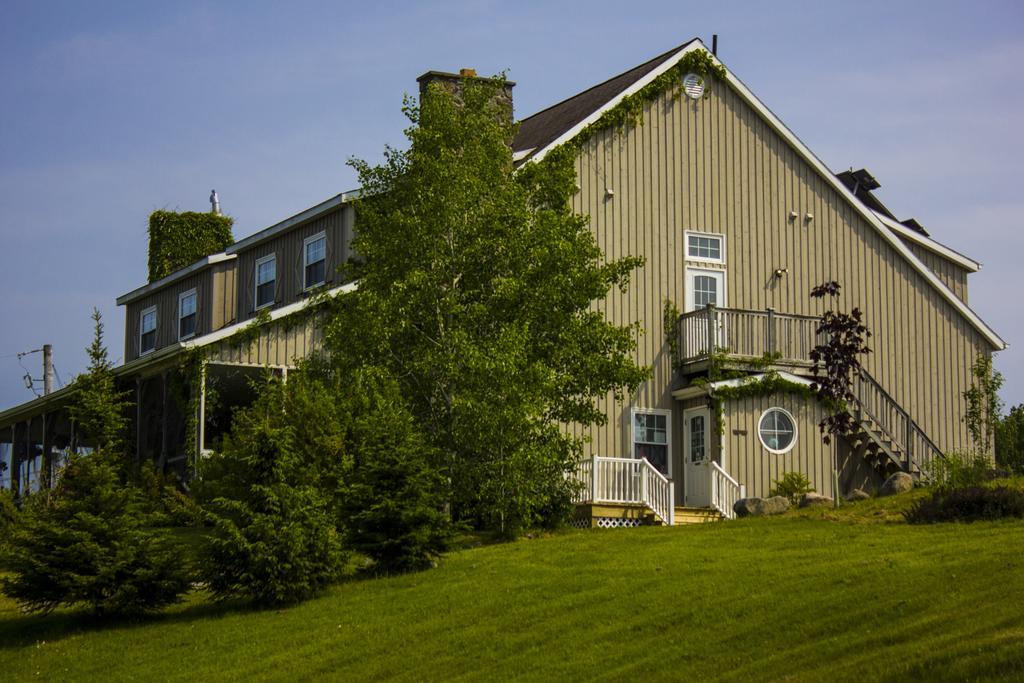 Chanterelle Inn & Cottages Featuring Restaurant 100 Km North River Bridge Exterior foto