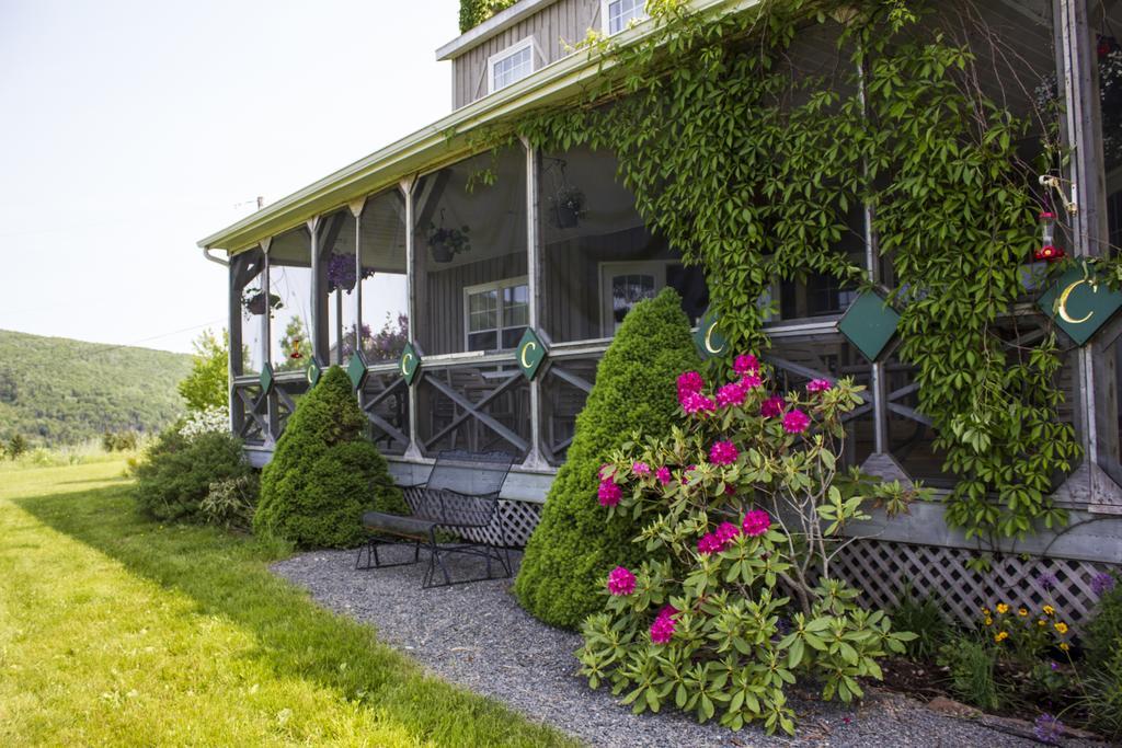 Chanterelle Inn & Cottages Featuring Restaurant 100 Km North River Bridge Exterior foto