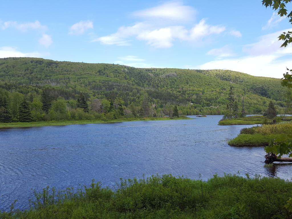 Chanterelle Inn & Cottages Featuring Restaurant 100 Km North River Bridge Exterior foto
