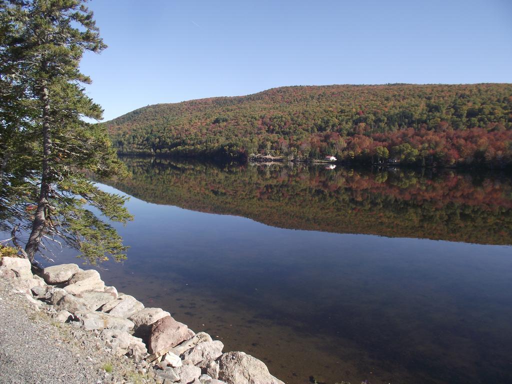 Chanterelle Inn & Cottages Featuring Restaurant 100 Km North River Bridge Exterior foto