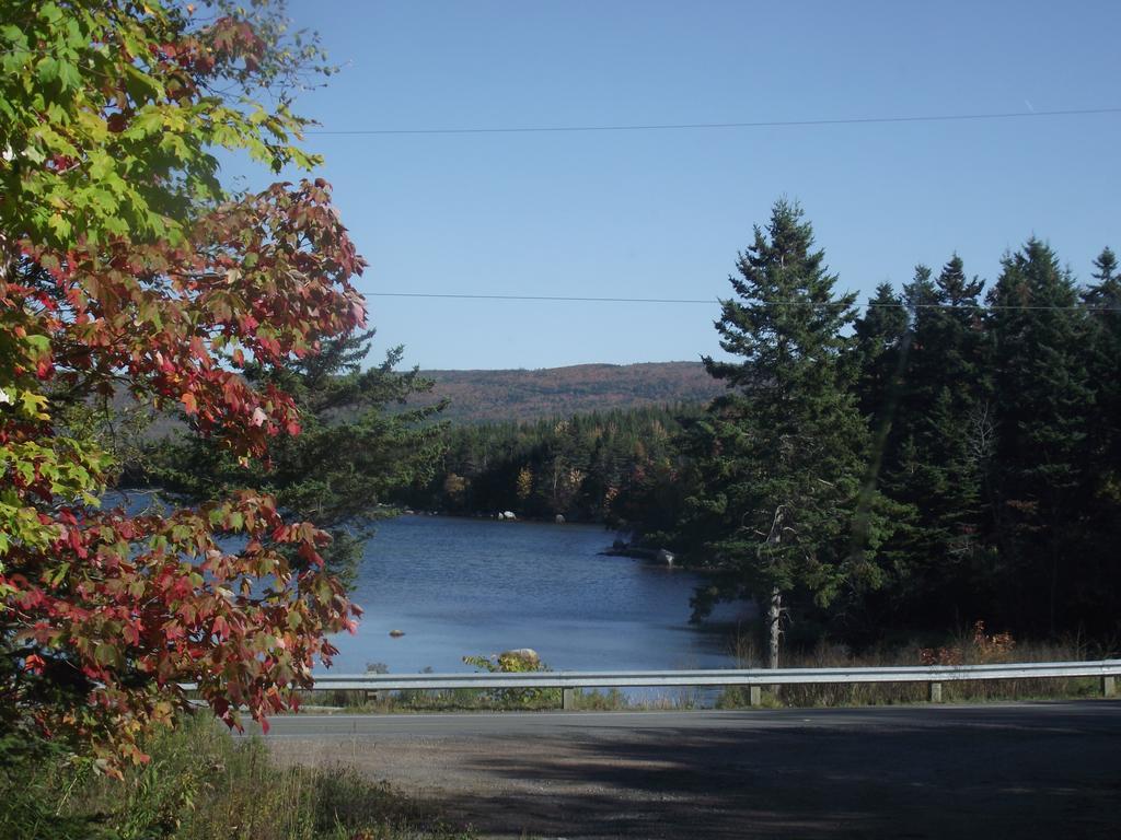 Chanterelle Inn & Cottages Featuring Restaurant 100 Km North River Bridge Exterior foto